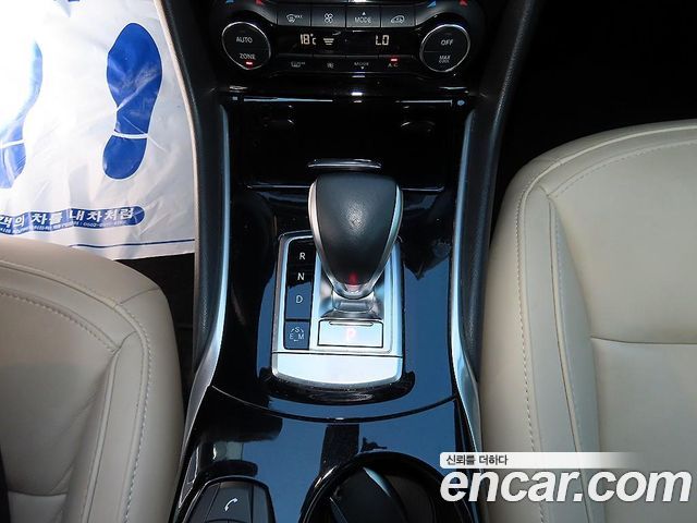 Infiniti Q30 2019 — photo 10