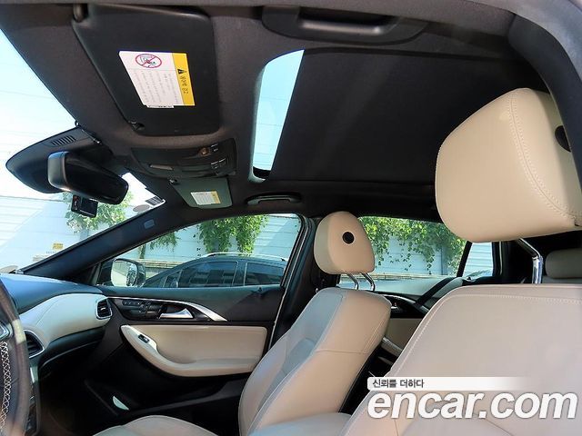 Infiniti Q30 2019 — photo 17