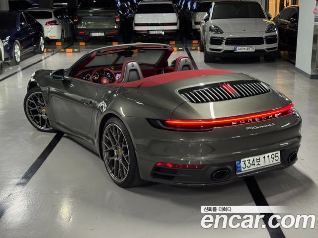 Porsche 911 2021 — photo 2
