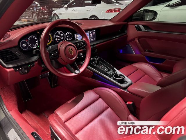 Porsche 911 2021 — photo 10