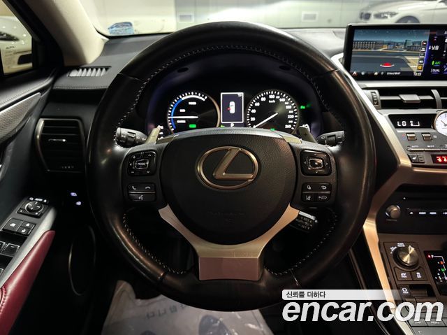 Lexus NX 2020 — photo 11