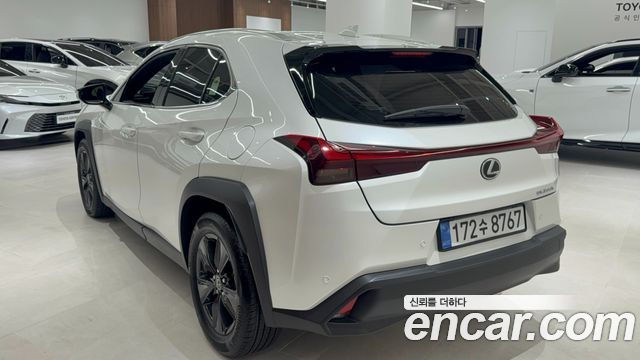 Lexus UX 2026 — photo 3