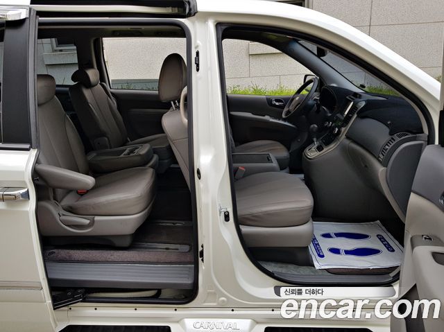 Kia Canival 2013 — photo 11