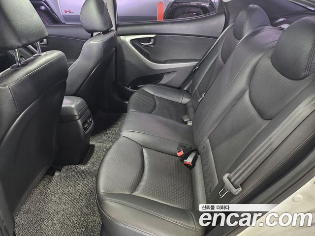 Hyundai AVANTE 2015 — photo 11