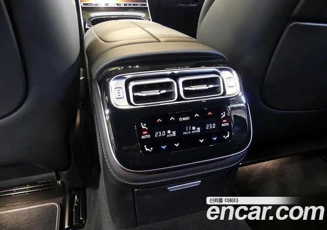 Mercedes-Benz S-Class 2024 — photo 17