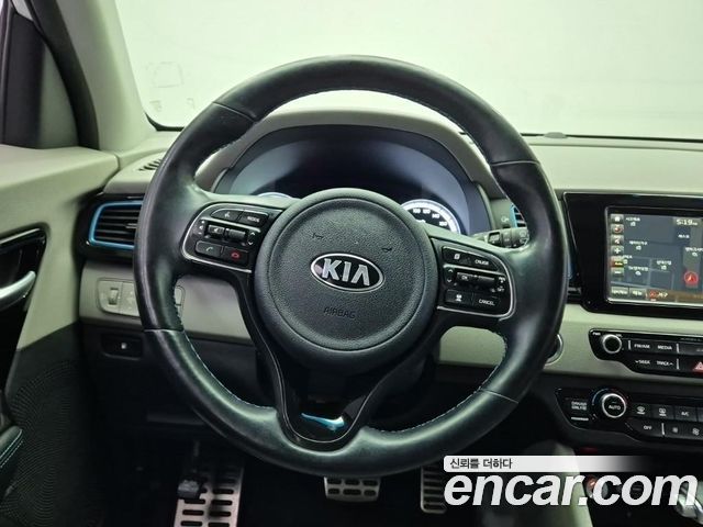 Kia Niro 2017 — photo 10