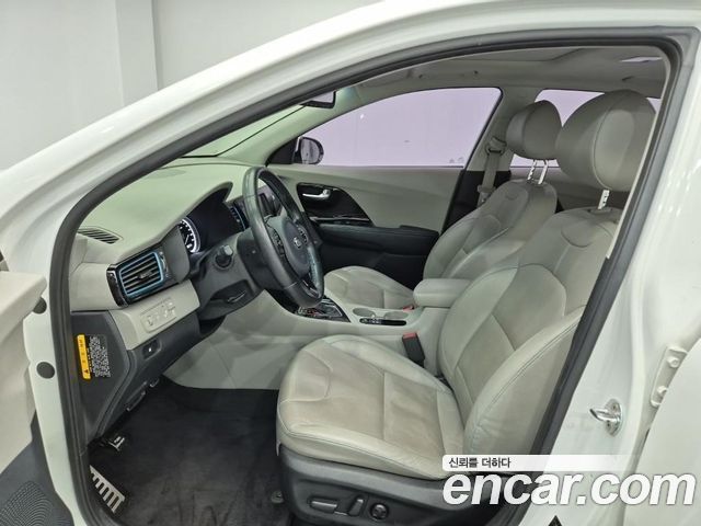 Kia Niro 2017 — photo 12