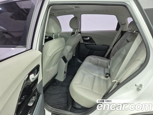 Kia Niro 2017 — photo 13