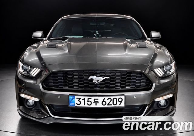 Ford Mustang 2017 — photo 1