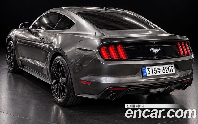 Ford Mustang 2017 — photo 2