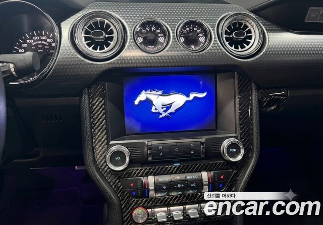 Ford Mustang 2017 — photo 13