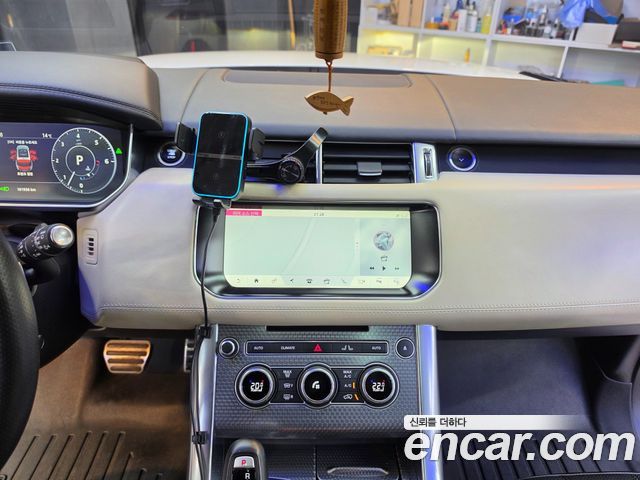 Land Rover Range Rover Sport 2017 — photo 11