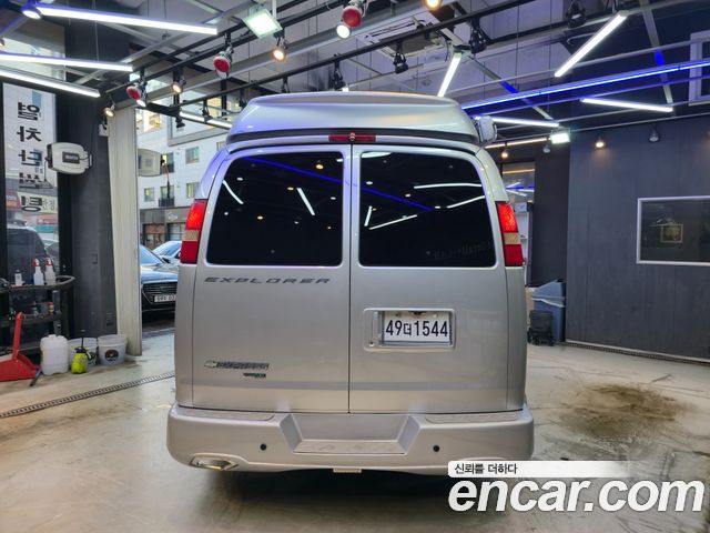 Chevrolet Express Van 2011 — photo 2