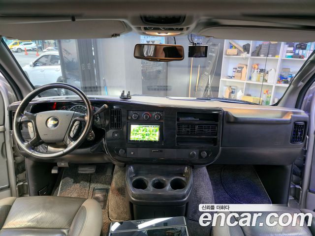 Chevrolet Express Van 2011 — photo 7