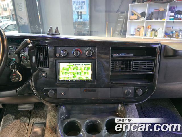 Chevrolet Express Van 2011 — photo 10