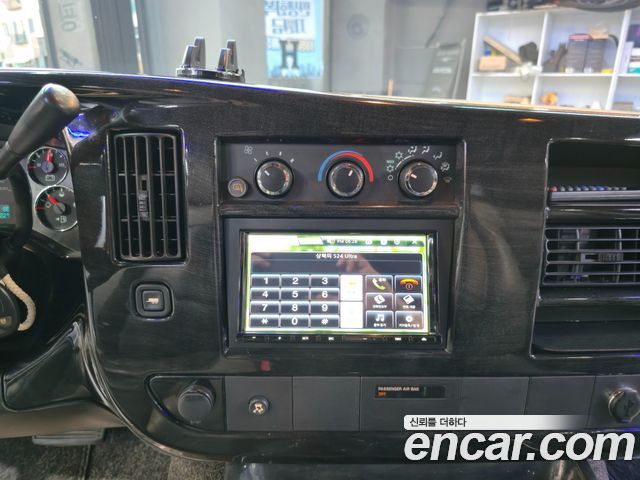 Chevrolet Express Van 2011 — photo 11