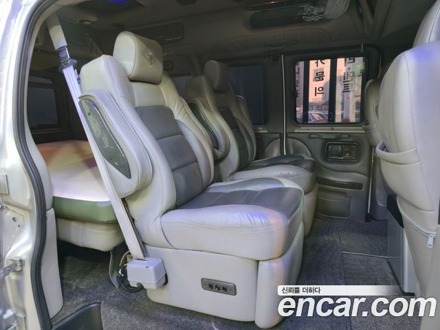 Chevrolet Express Van 2011 — photo 14