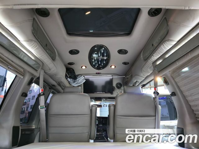Chevrolet Express Van 2011 — photo 16
