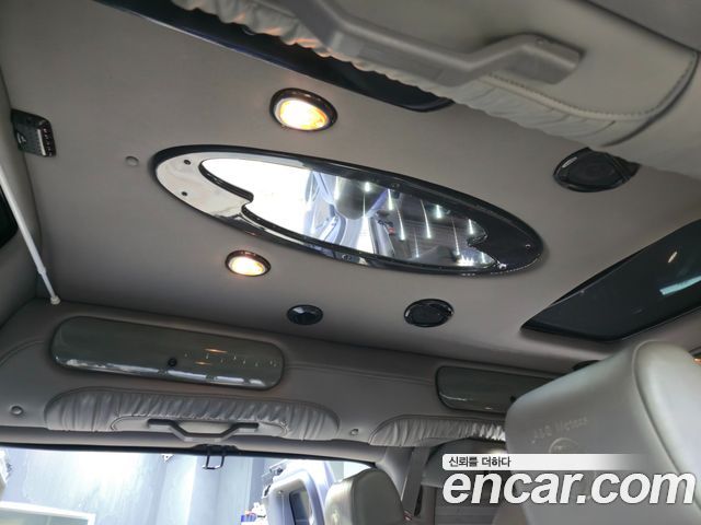 Chevrolet Express Van 2011 — photo 17