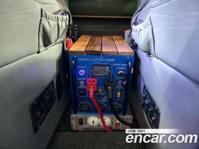Chevrolet Express Van 2011 — photo 19