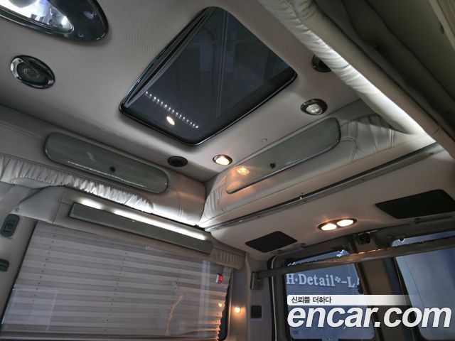 Chevrolet Express Van 2011 — photo 20