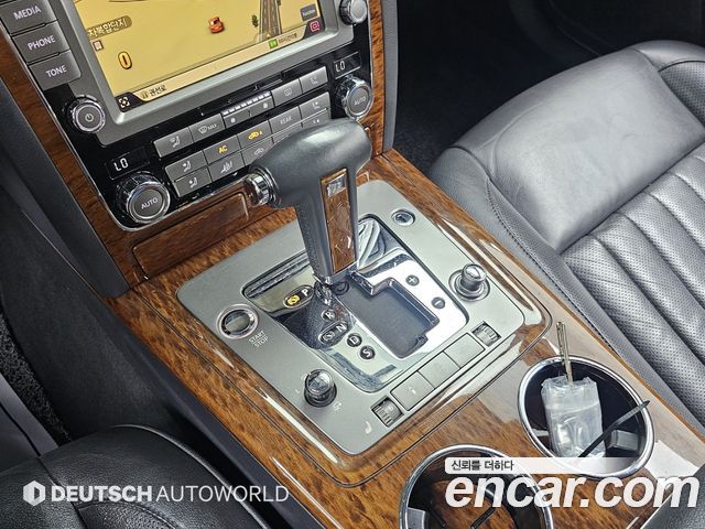 Volkswagen Phaeton 2013 — photo 9