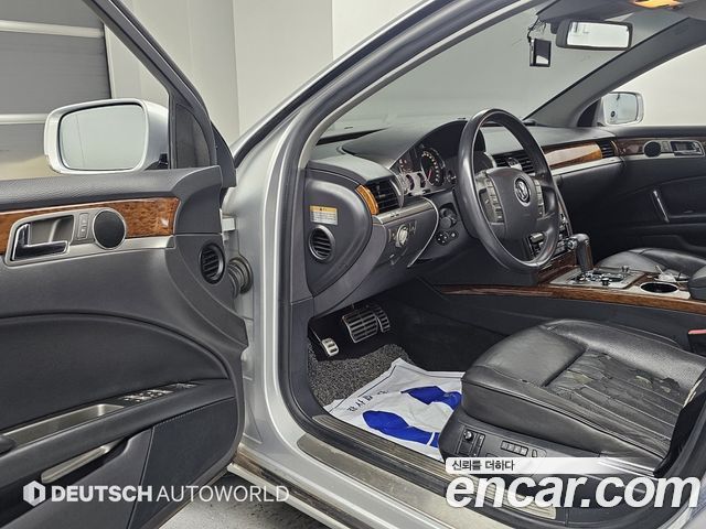Volkswagen Phaeton 2013 — photo 11