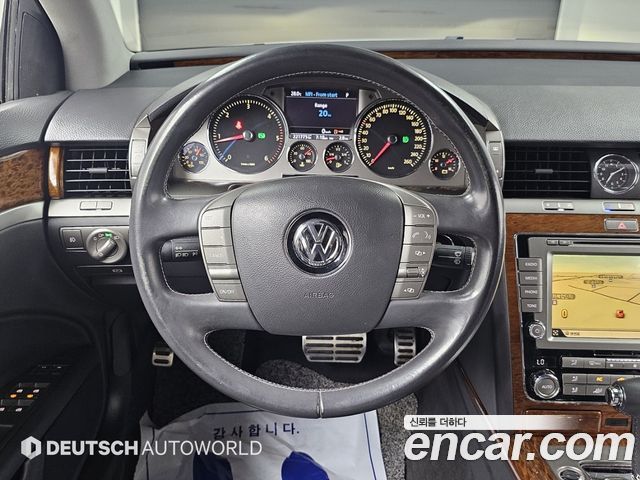 Volkswagen Phaeton 2013 — photo 13