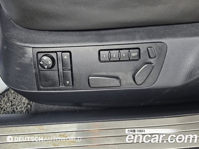 Volkswagen Phaeton 2013 — photo 17