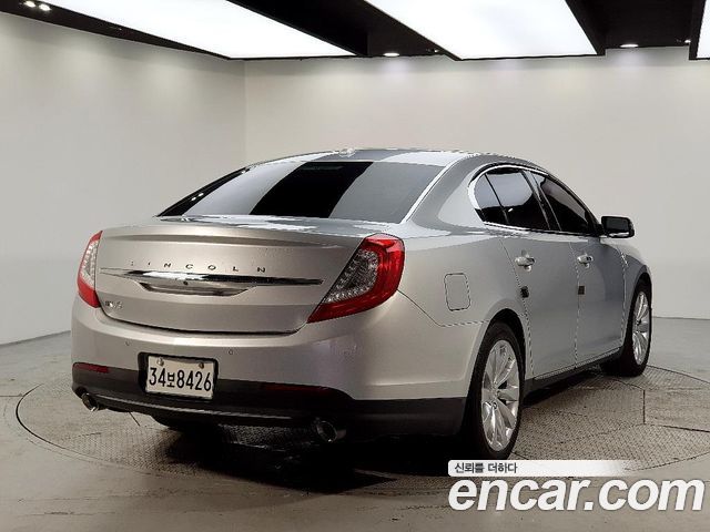 Lincoln MKS 2015 — photo 2
