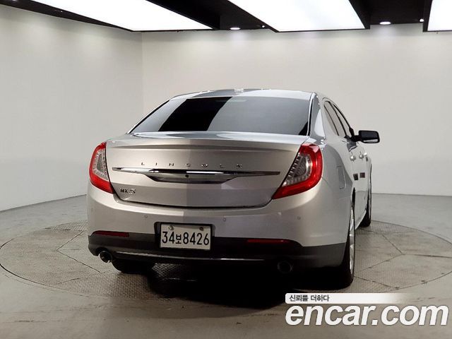 Lincoln MKS 2015 — photo 4
