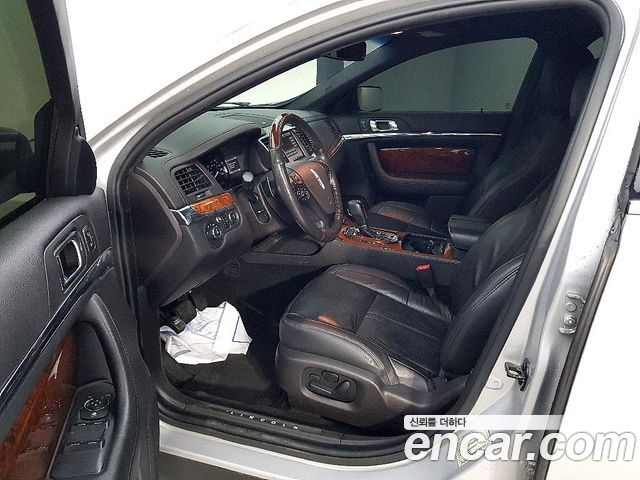 Lincoln MKS 2015 — photo 10