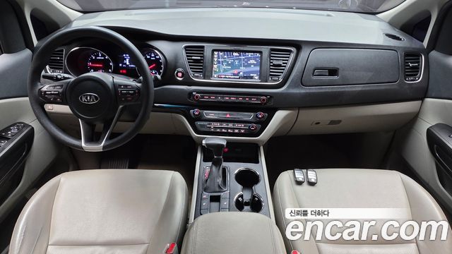 Kia Canival 2019 — photo 10