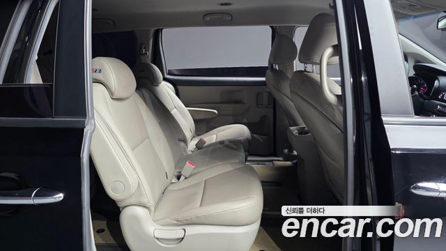 Kia Canival 2019 — photo 17