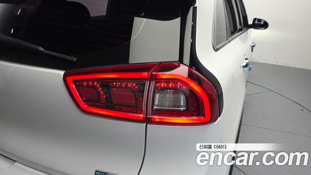 Kia Niro 2018 — photo 9