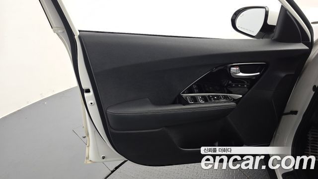Kia Niro 2018 — photo 14