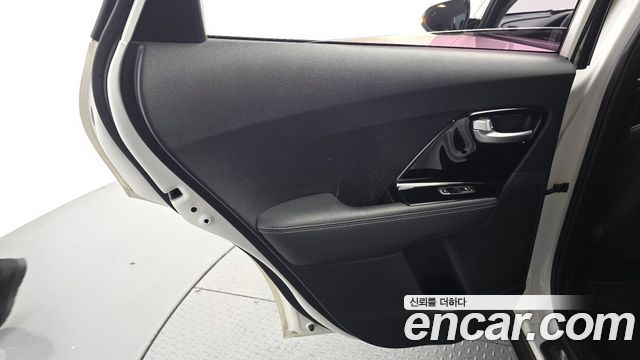 Kia Niro 2018 — photo 15