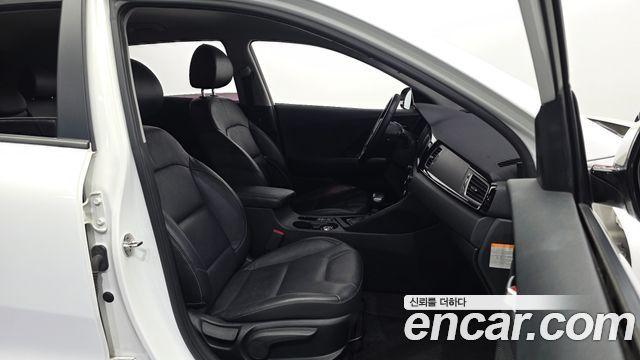 Kia Niro 2018 — photo 16