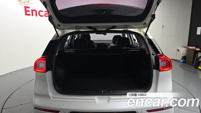 Kia Niro 2018 — photo 31