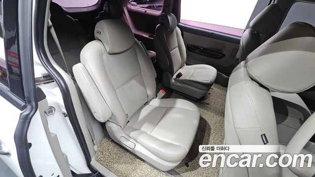 Kia Canival 2019 — photo 17