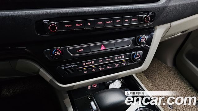 Kia Canival 2019 — photo 24