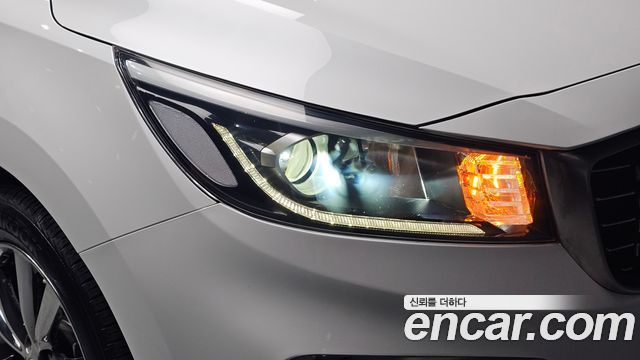 Kia Canival 2019 — photo 8