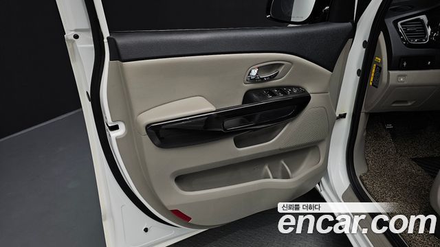 Kia Canival 2019 — photo 15