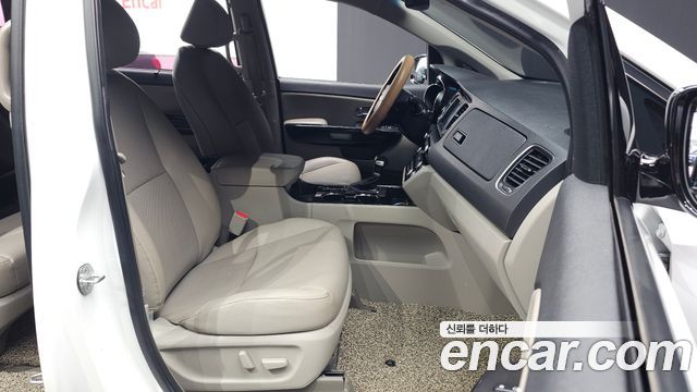 Kia Canival 2019 — photo 16