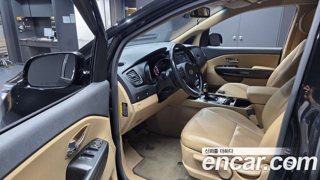 Kia Canival 2018 — photo 10