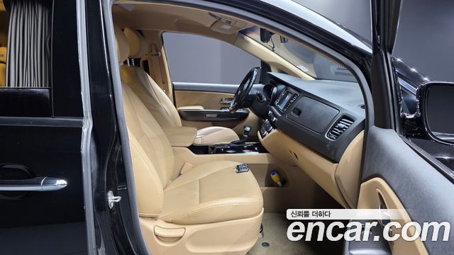 Kia Canival 2018 — photo 11