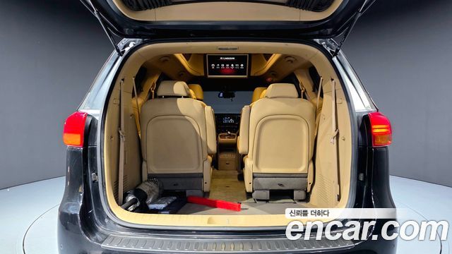 Kia Canival 2018 — photo 20
