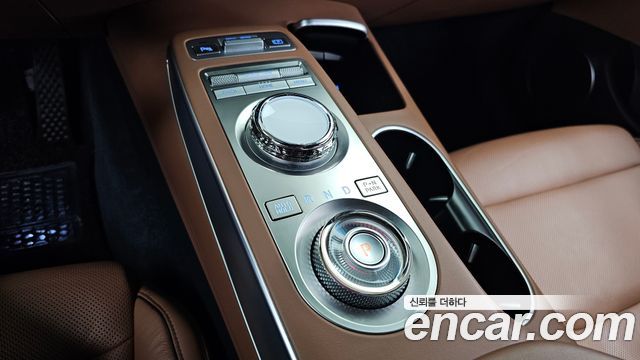 Genesis GV70 2021 — photo 12