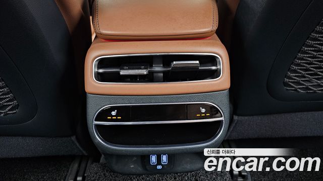 Genesis GV70 2021 — photo 25