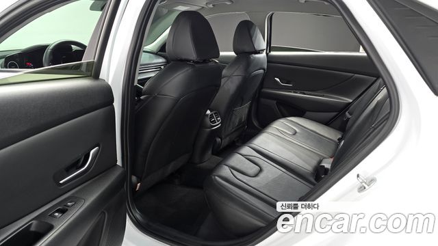 Hyundai AVANTE 2023 — photo 11